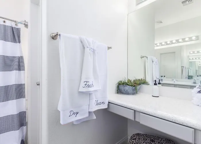 San Michelle Luxury Escape -mesa